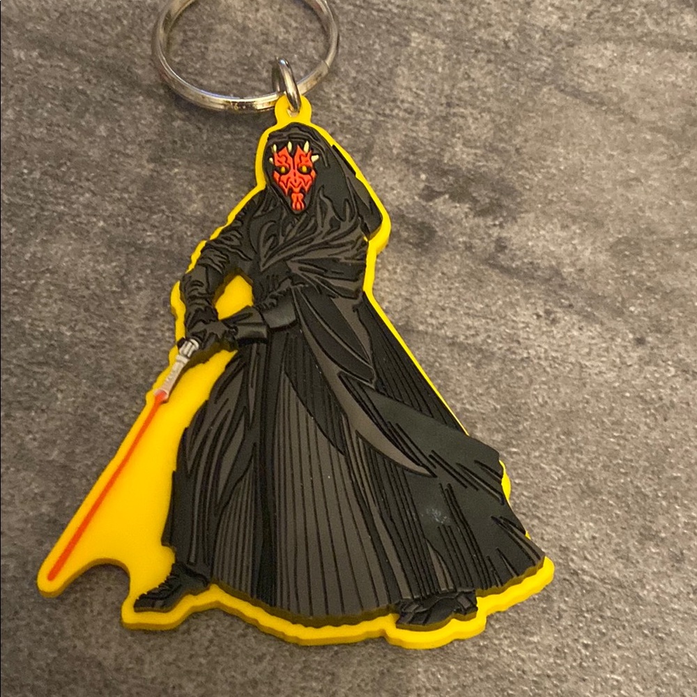 Darth Maul 1999 Star Wars Episode 1 Rubber Keychain Black Yellow with Lightsaber